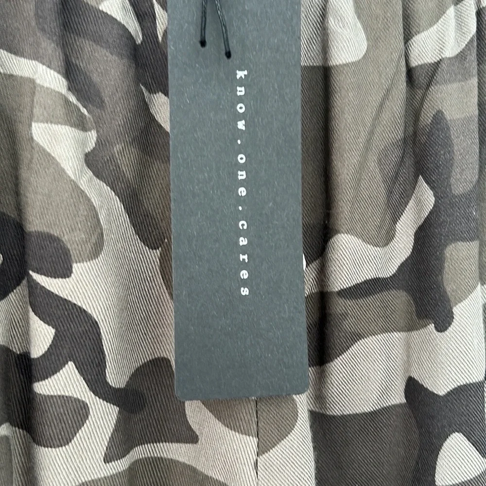 NWT Know One Cares Camo Joggers. Women’s size Large.